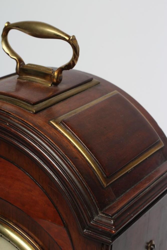 A MAHOGANY CASED MANTEL CLOCK Image