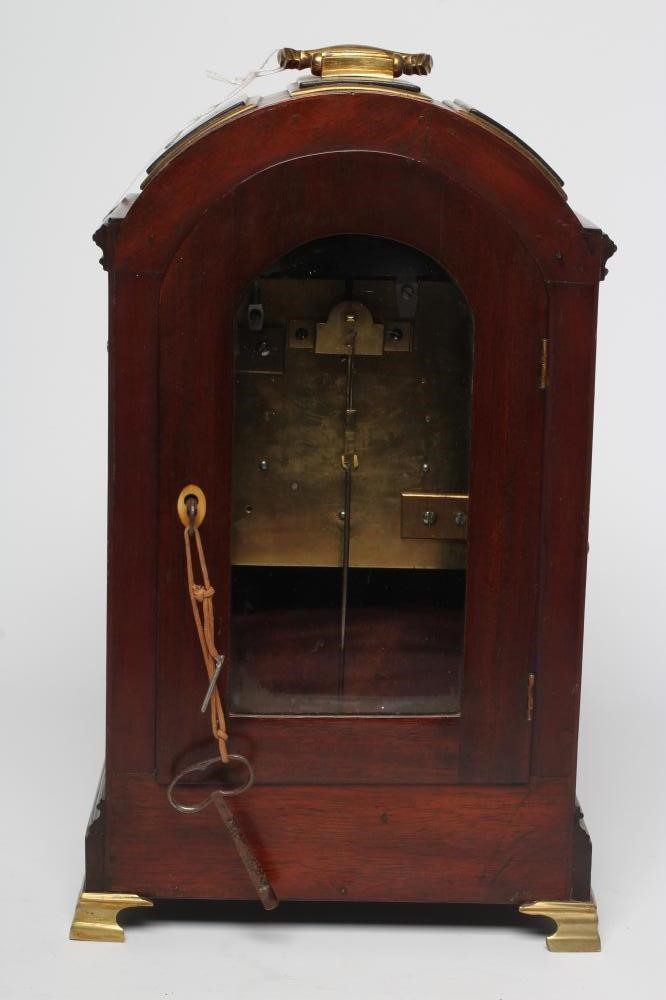 A MAHOGANY CASED MANTEL CLOCK Image