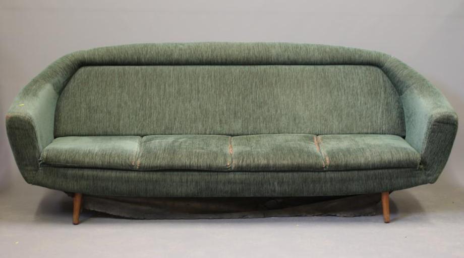 A GREAVES & THOMAS DAVENPORT SOFA BED Image