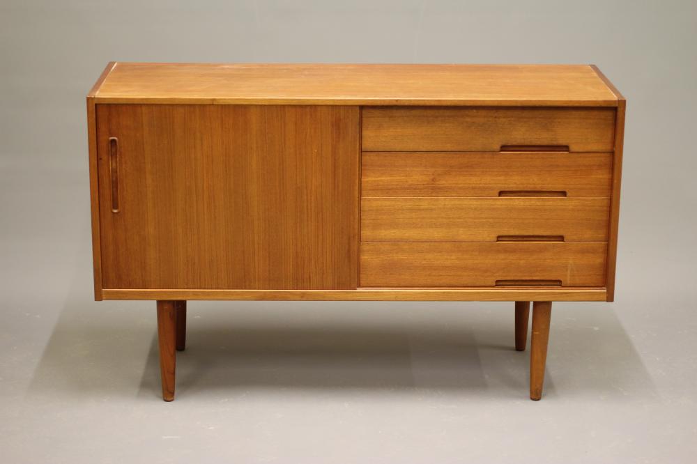 A RETRO TEAK SIDEBOARD Image