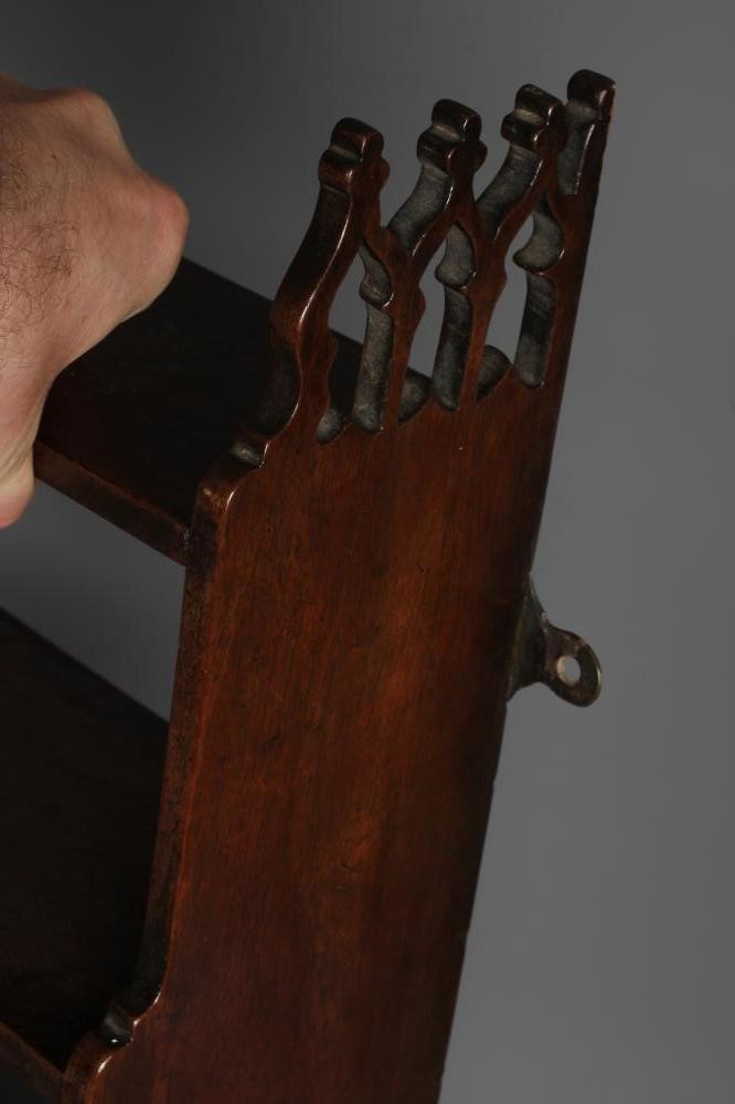 A GEORGIAN MAHOGANY GRADUATED WALL SHELF Image