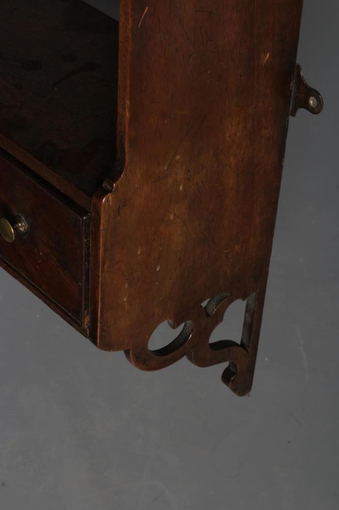 A GEORGIAN MAHOGANY GRADUATED WALL SHELF Image