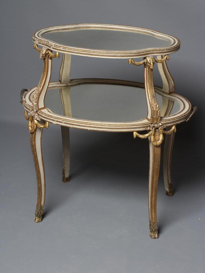 A FRENCH PAINTED AND PARCEL GILT ETAGERE Image