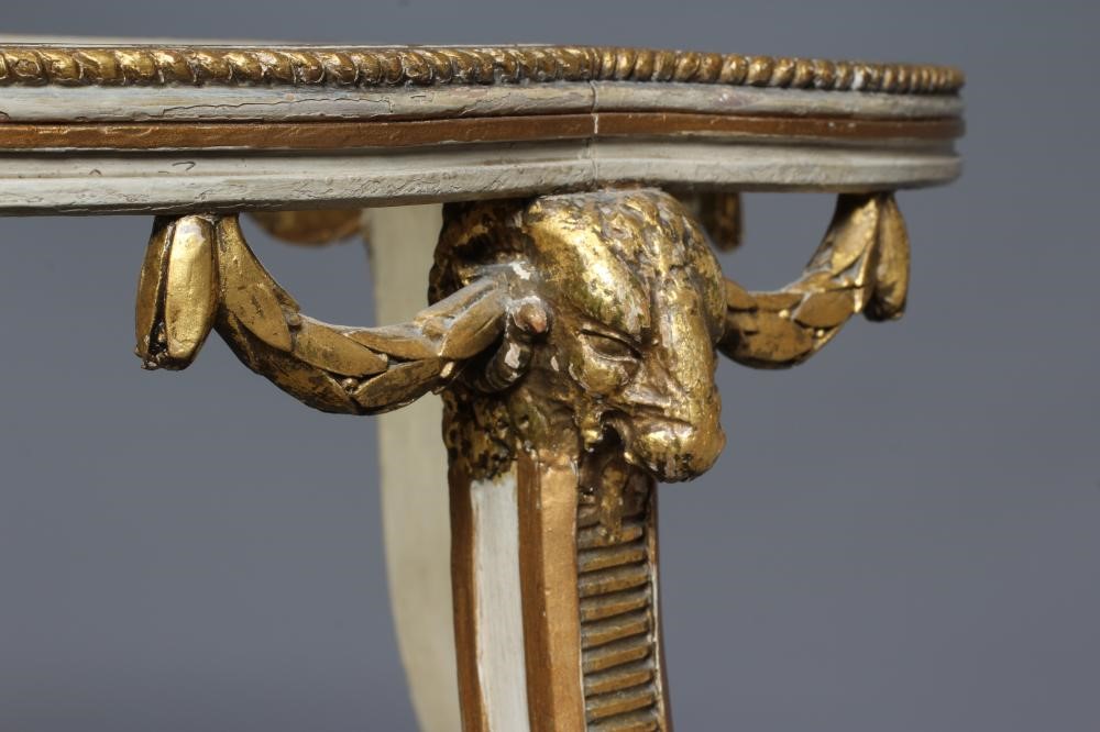 A FRENCH PAINTED AND PARCEL GILT ETAGERE Image