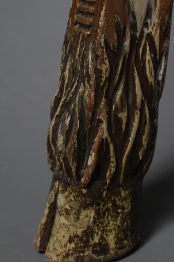 A FRENCH PAINTED AND PARCEL GILT ETAGERE Image