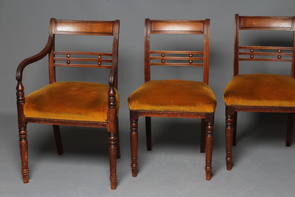 A SET OF EIGHT (6 + 2) GEORGIAN MAHOGANY DINING CHAIRS Image