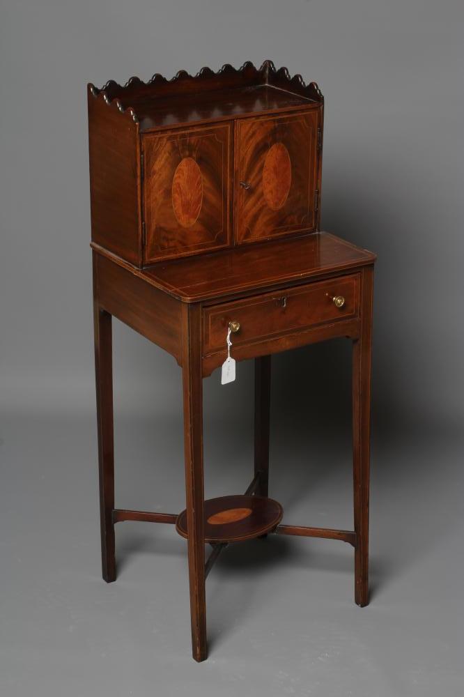 A REGENCY MAHOGANY BONHEUR DU JOUR Image