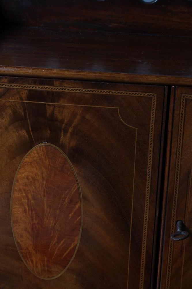 A REGENCY MAHOGANY BONHEUR DU JOUR Image