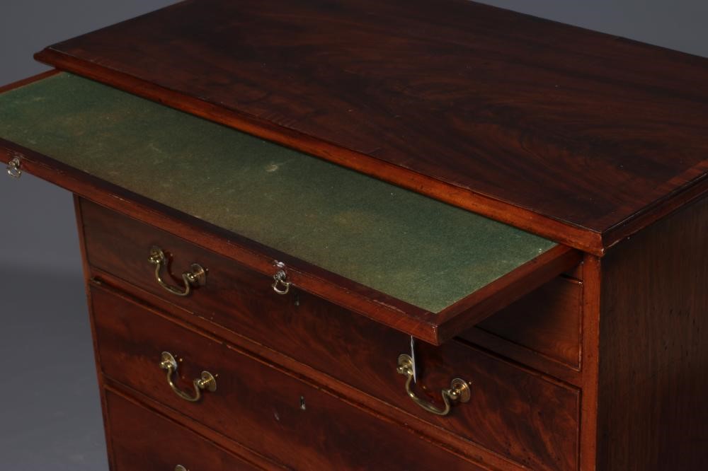 A GEORGIAN MAHOGANY STRAIGHT FRONT CHEST Image
