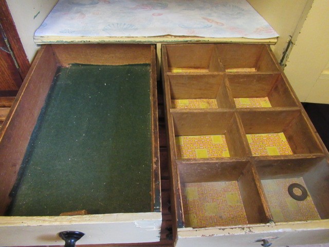 A LARGE GEORGIAN OAK AND MAHOGANY BANDED HOUSEKEEPERS CUPBOARD Image