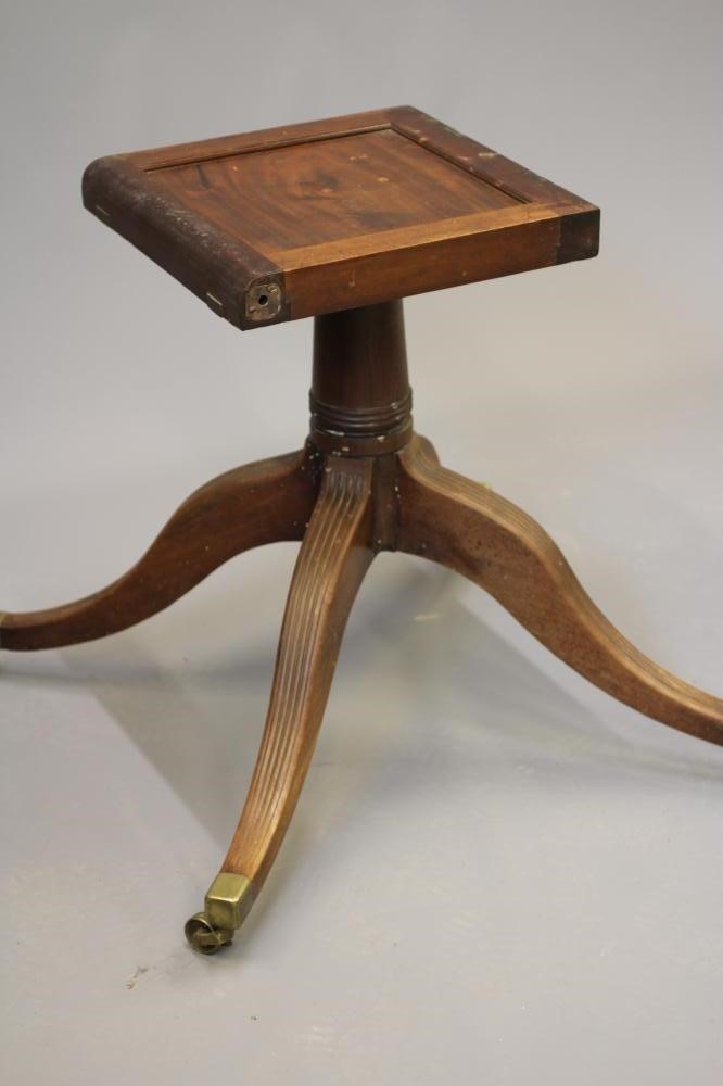 A REGENCY 'PLUM PUDDING' MAHOGANY BREAKFAST TABLE Image