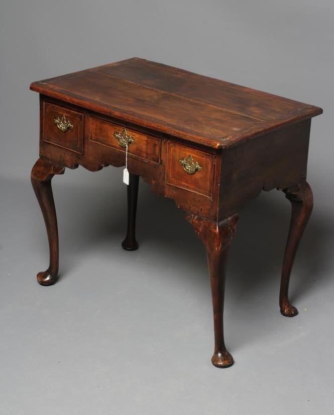 A GEORGIAN WALNUT LOWBOY Image