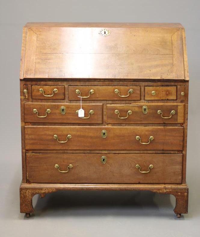 A GEORGIAN MAHOGANY BUREAU Image