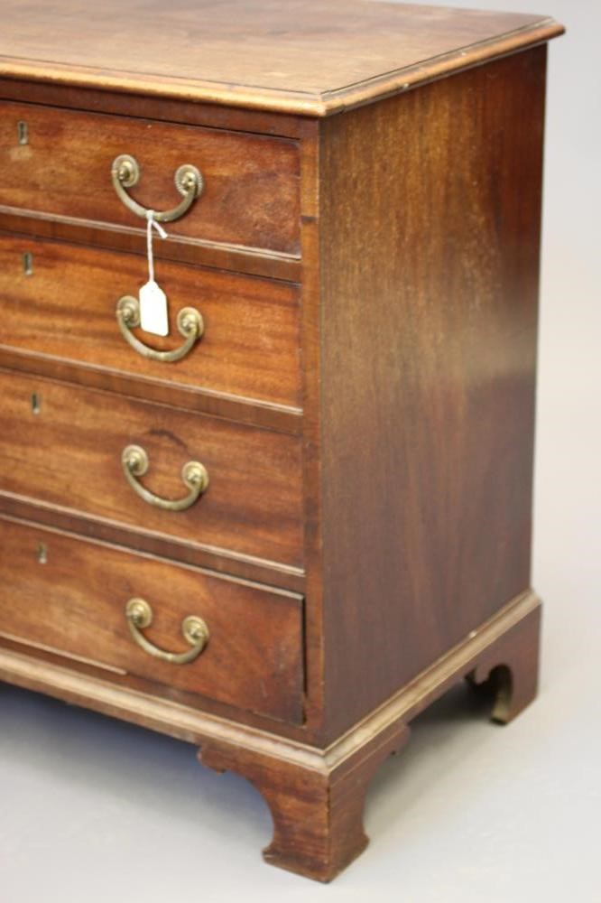 A SMALL MAHOGANY STRAIGHT FRONT CHEST Image