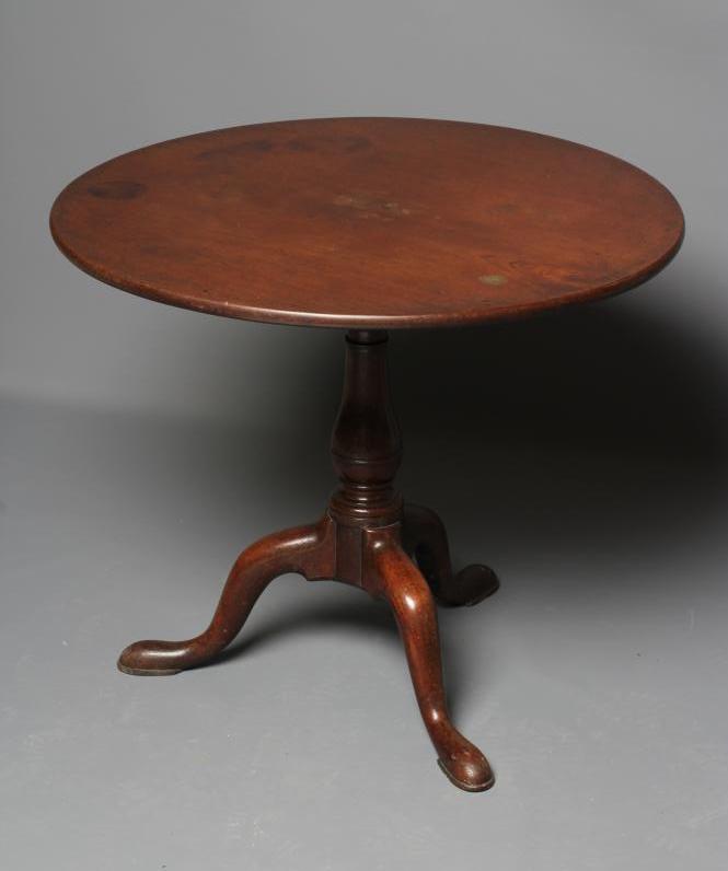 A GEORGIAN MAHOGANY TRIPOD TABLE Image