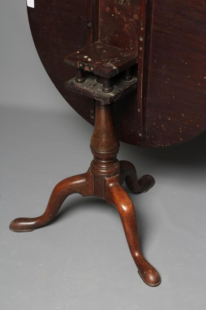 A GEORGIAN MAHOGANY TRIPOD TABLE Image