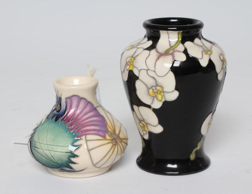 A MOORCROFT POTTERY BLACK MOTH PATTERN SMALL VASE Image