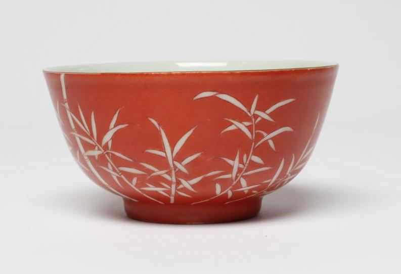 A CHINESE PORCELAIN SMALL BOWL, the iron red exterior reverse decorated with bamboo, six character Image