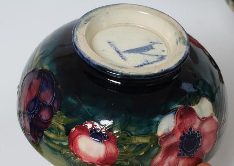A MOORCROFT POTTERY ANEMONE PATTERN ELECTRIC TABLE LAMP BASE Image