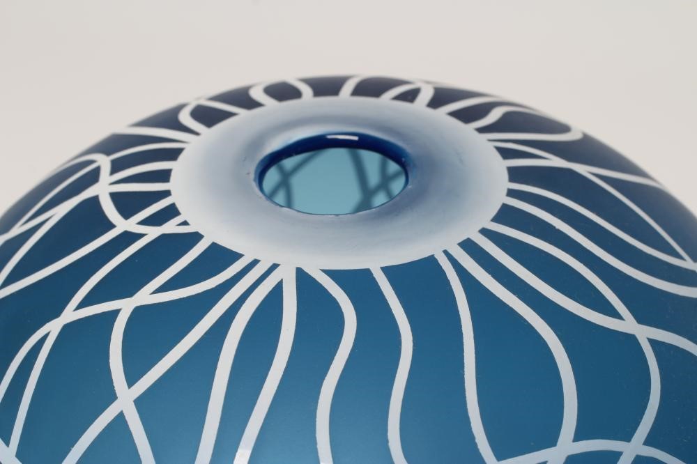 A GILLIES JONES (ROSEDALE) 'RIVERS' PATTERN GLASS BOWL Image