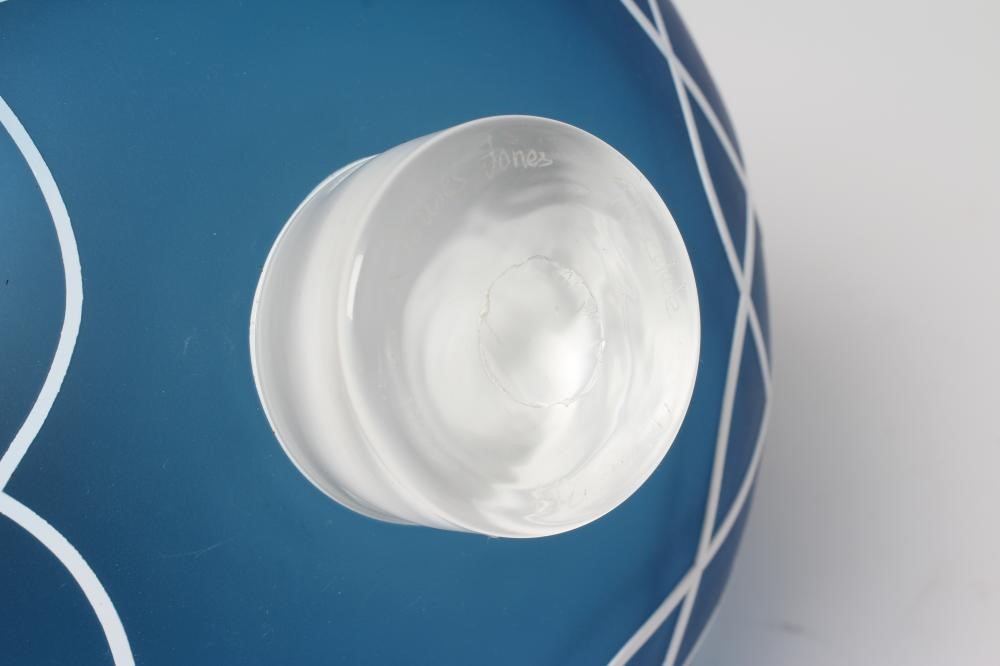 A GILLIES JONES (ROSEDALE) 'RIVERS' PATTERN GLASS BOWL Image