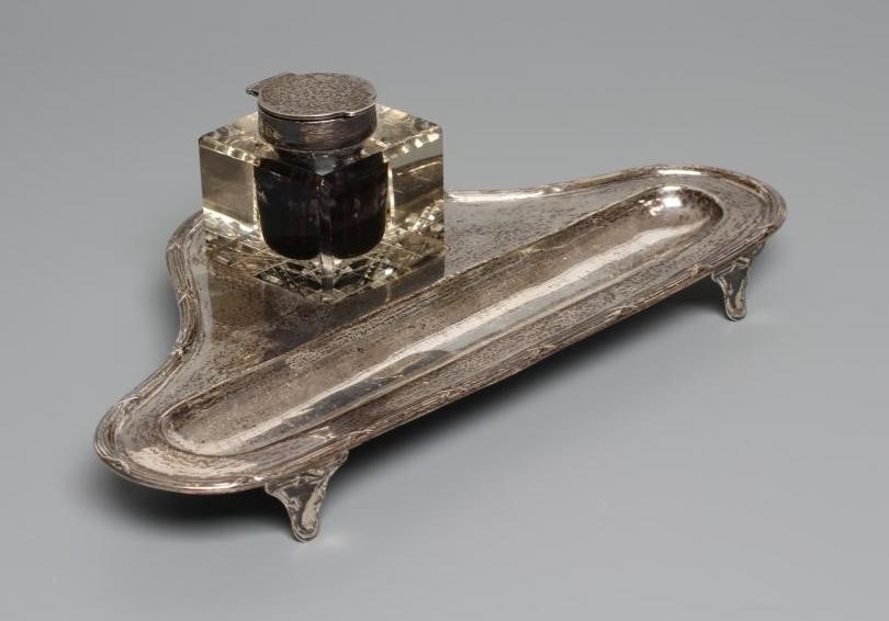 A SCOTTISH SILVER DESK STANDISH Image