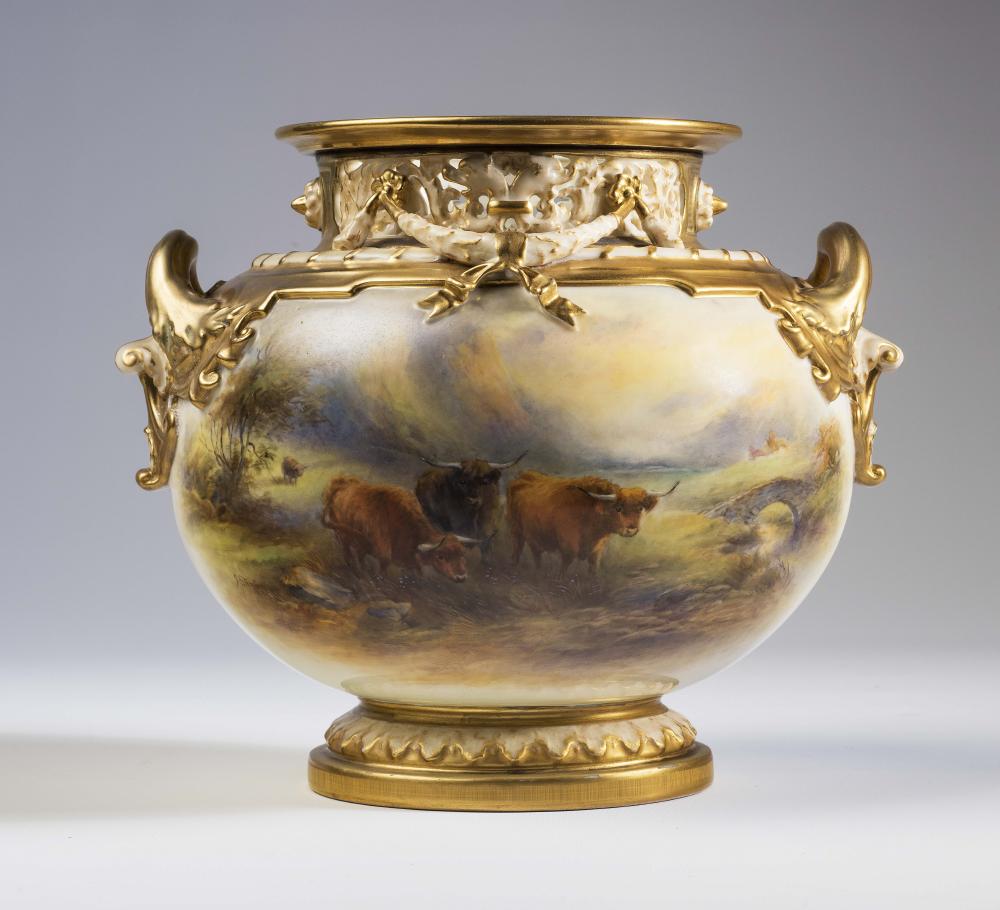 A ROYAL WORCESTER CHINA POT POURRI Image