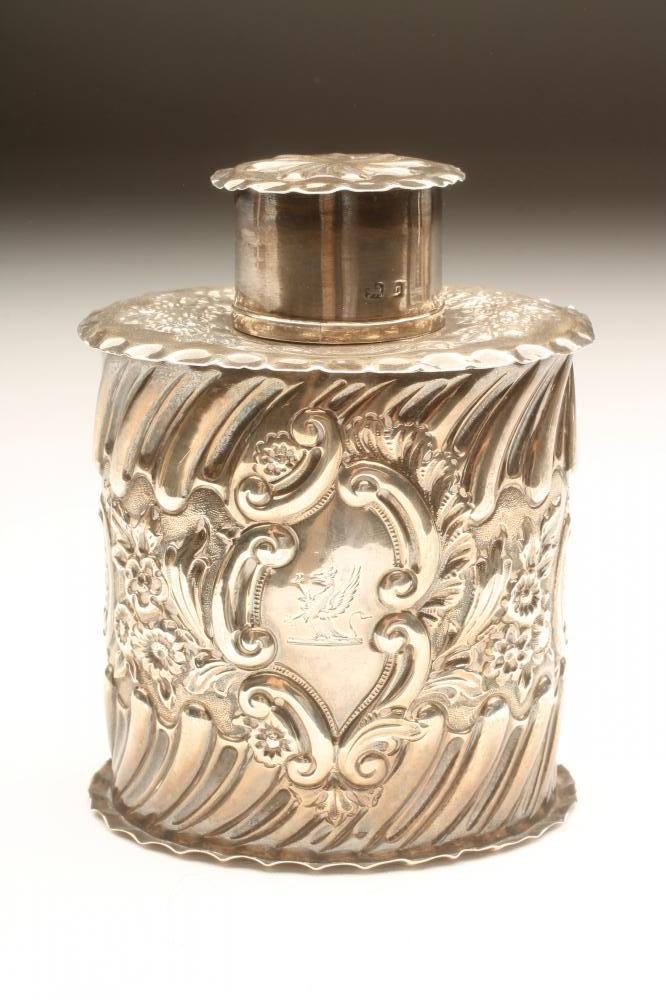 A LATE VICTORIAN SILVER TEA CANISTER Image