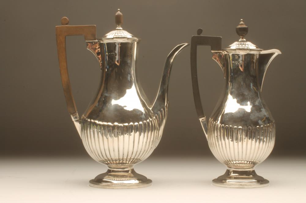A LATE VICTORIAN MATCHED CAFE-AU-LAIT SILVER SET Image