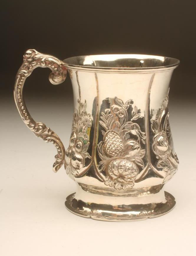 A VICTORIAN SILVER MUG Image