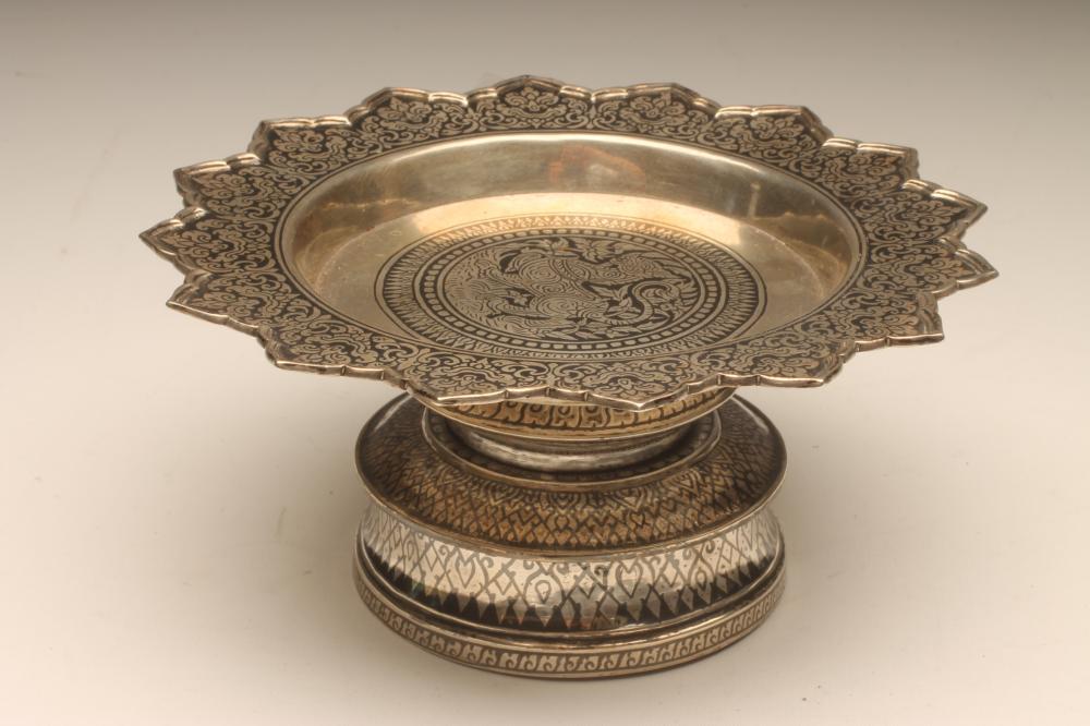 A LOW PEDESTAL DISH Image