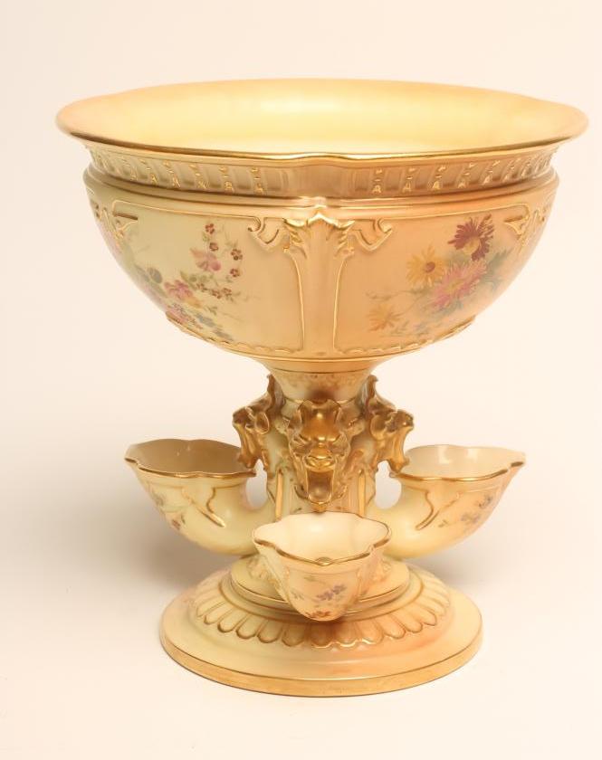 A ROYAL WORCESTER CHINA BLUSH IVORY CENTREPIECE Image