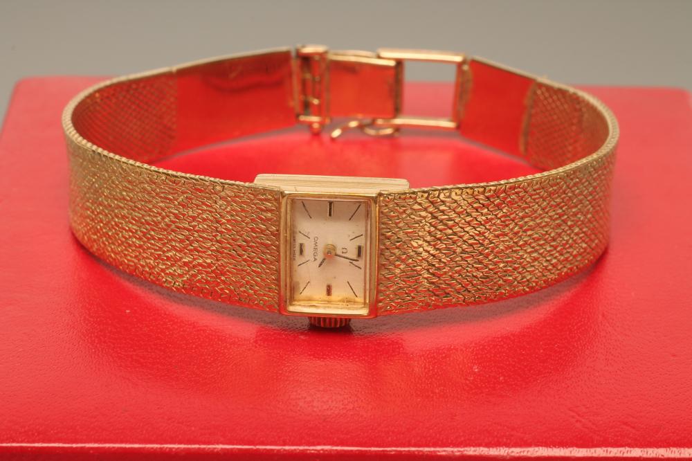 A LADY'S 9CT GOLD OMEGA WRISTWATCH Image