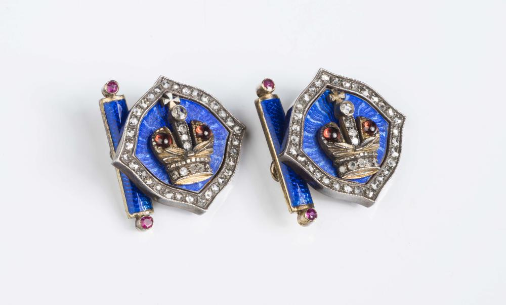 A PAIR OF RUSSIAN SILVER GILT CUFFLINKS Image