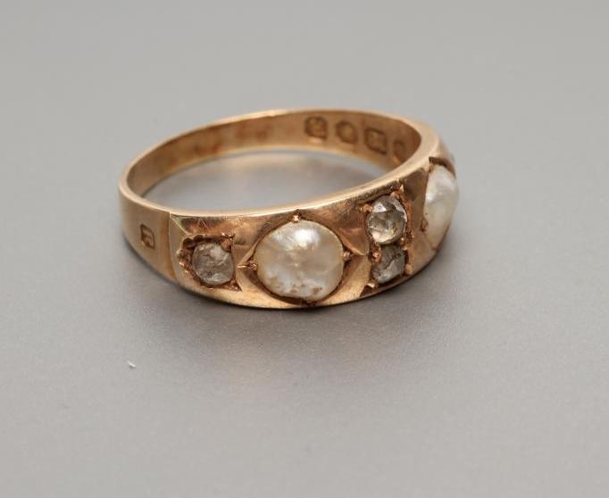 A VICTORIAN PEARL AND DIAMOND RING Image
