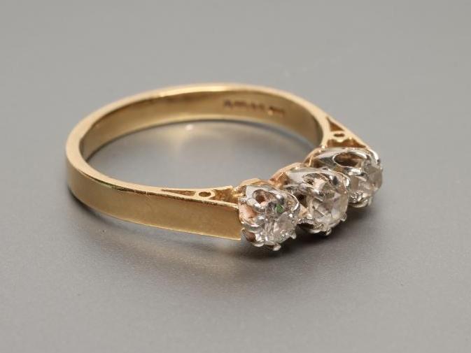 A THREE STONE DIAMOND RING Image