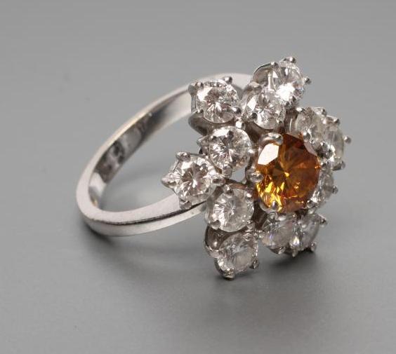 A DIAMOND FLOWERHEAD CLUSTER COCKTAIL RING Image