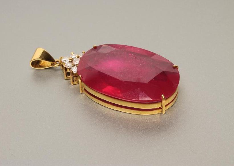 A RUBY PENDANT Image
