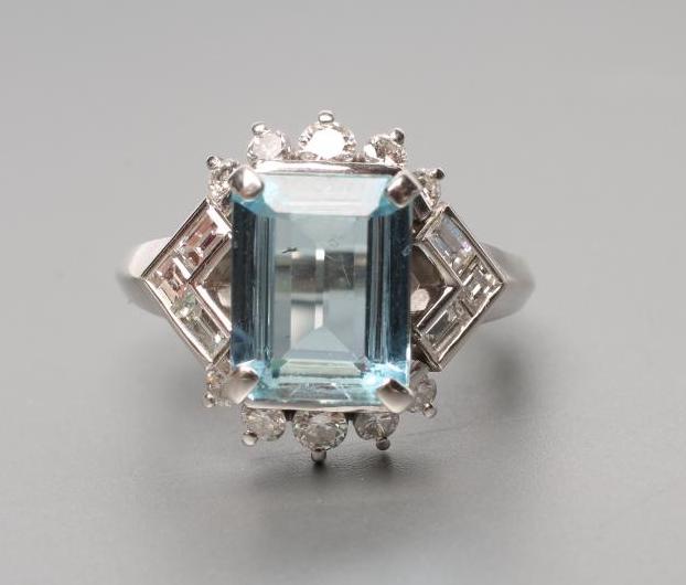AN AQUAMARINE AND DIAMOND DRESS RING Image