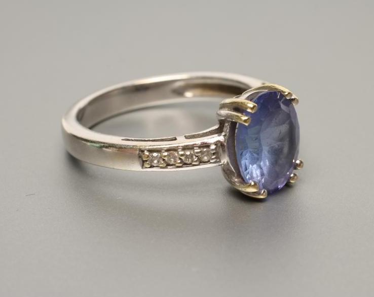 A TANZANITE RING Image