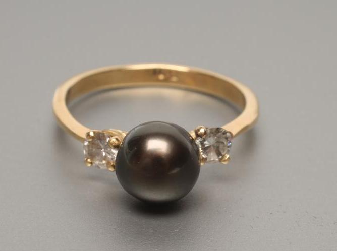 A BLACK PEARL DRESS RING Image