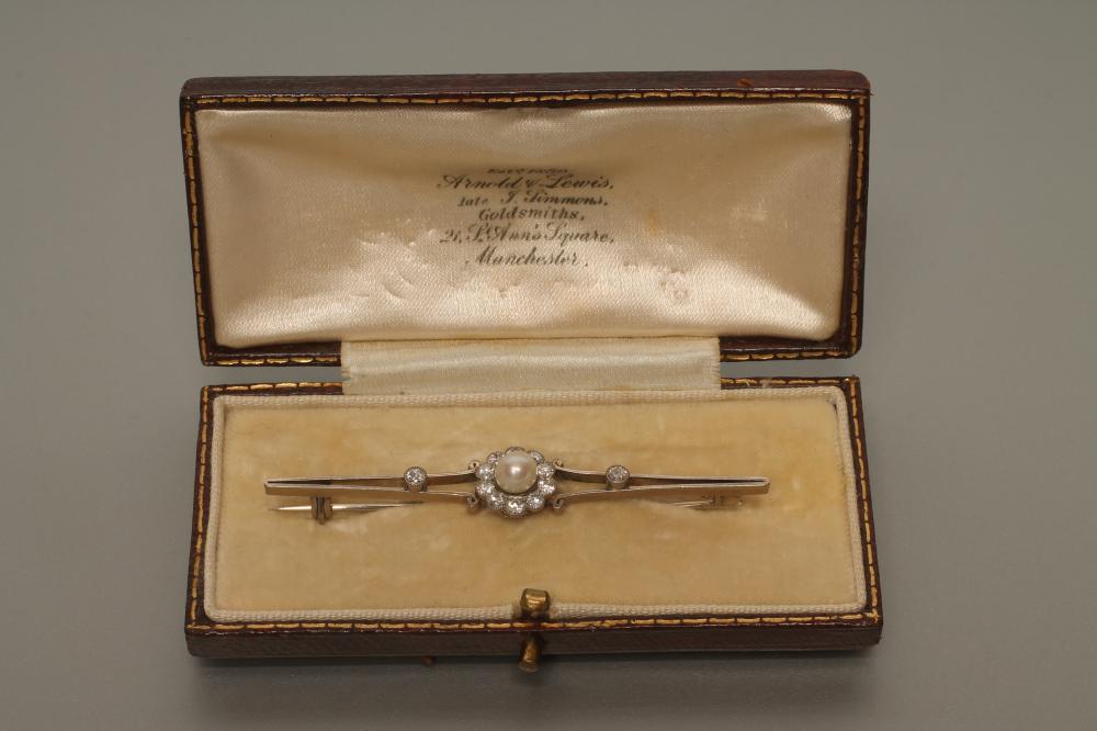 AN ART DECO PEARL AND DIAMOND CLUSTER BAR BROOCH Image