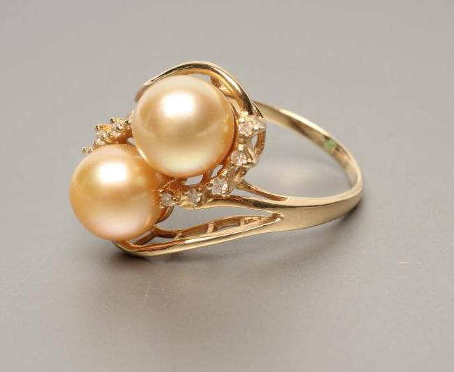 A PEARL DRESS RING Image
