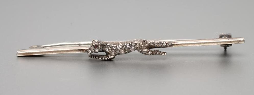 A HUNTING BROOCH Image