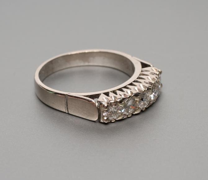 A FIVE STONE DIAMOND RING Image