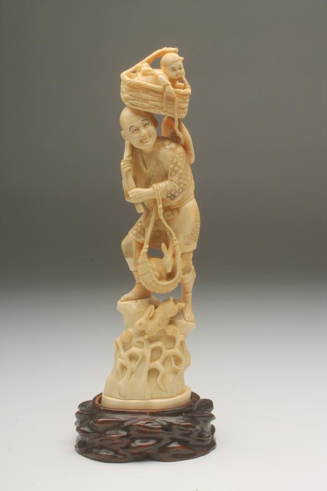 A JAPANESE ONE PIECE MARINE IVORY FIGURE Image