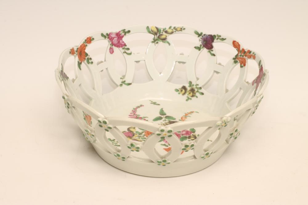 A FIRST PERIOD WORCESTER PORCELAIN BASKET Image