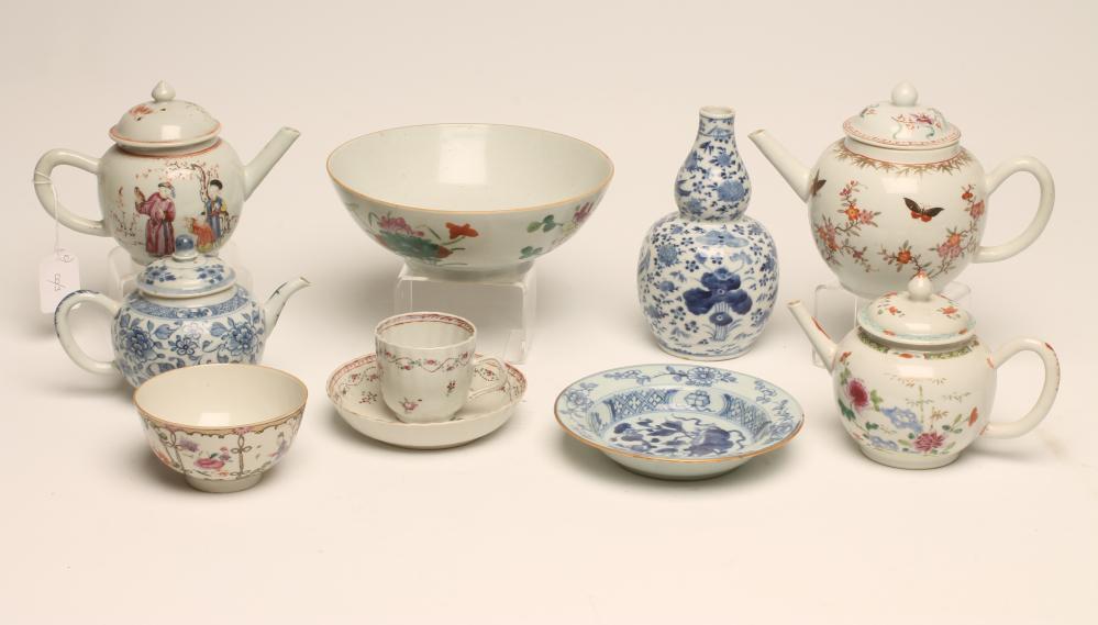 A COLLECTION OF CHINESE PORCELAIN comprising two teapots and covers Image