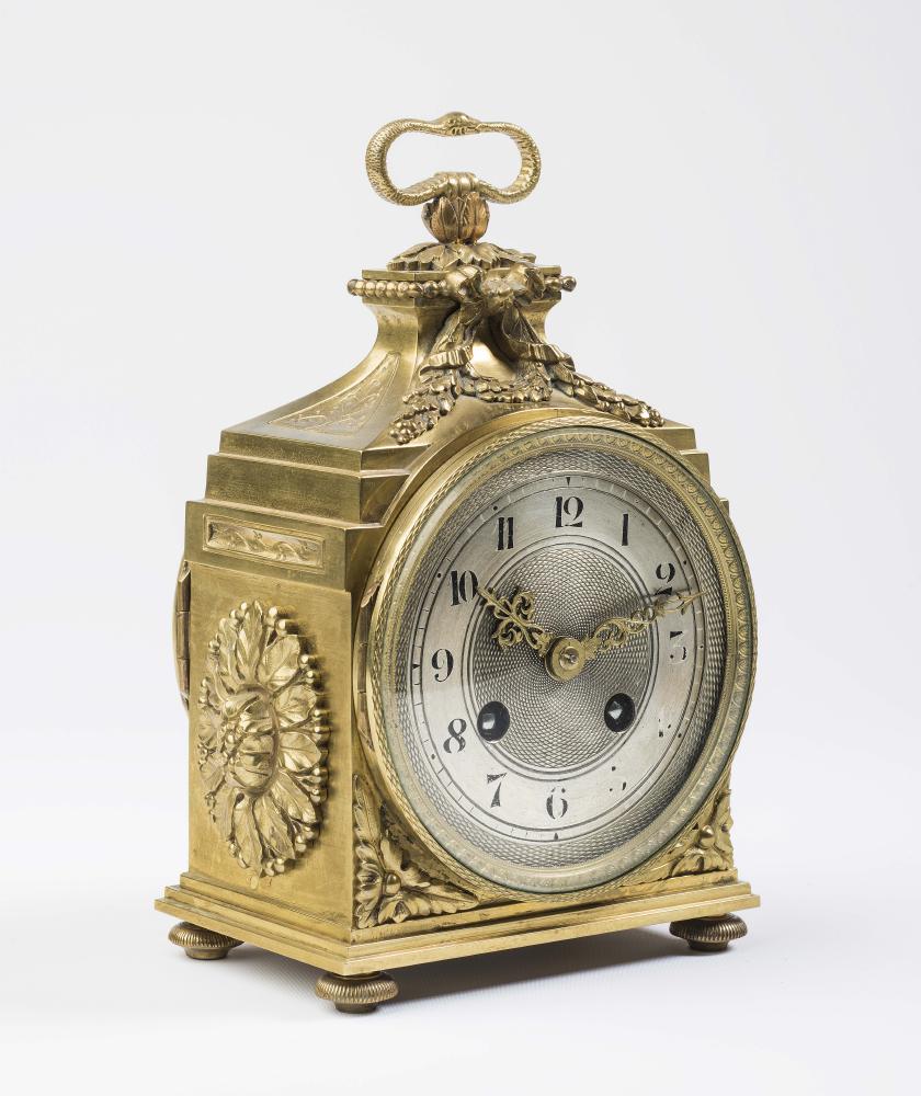 A PENDULE D'OFFICIER BRASS CASED TRAVELLING CLOCK Image