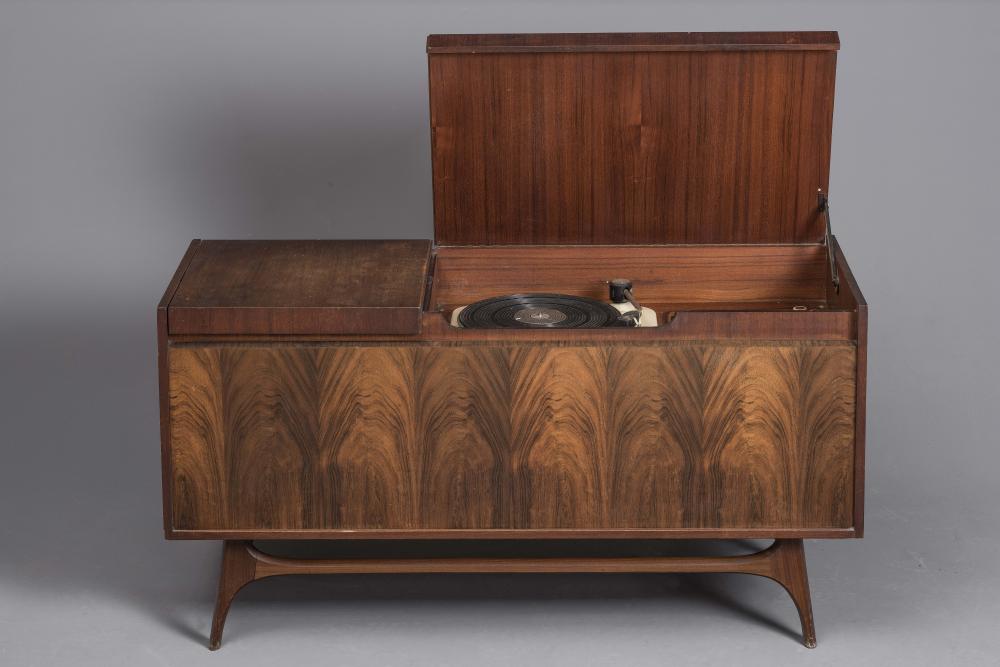 A LEAK VARISLOPE STEREO RADIOGRAM with Trough-Line II radio and Thorens turntable No.4666 Image